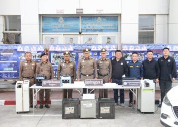 พล.ต.ท.วัฒนา ยี่จีน ผบช.ภ.1 แถลงข่าวกวาดล้างเว็บพนันออนไลน์ และ ปราบสแกมเมอร์ ยึดเงินสด,ทรัพย์สินกว่า 20 ล้านบาท