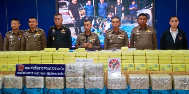 พล.ต.อ.สำราญ นวลมา รอง ผบ.ตร. แถลงผลการจับกุมของกองบังคับการตำรวจสายตรวจปฏิบัติการพิเศษ (191) จับกุมยาบ้า 10 ล้านเม็ด