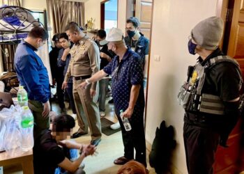 แจ็กพอตแตก! บุกค้นยานรก กลับเจอรังจีนเทา เปิดเว็บพนัน–ปั่นสล็อตข้ามชาติกลางห้วยขวาง