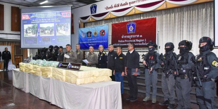 ศอ.ปส.ภ.1 ร่วม สืบภาค 5 ป.ป.ส. ภาค 5 และ 6 ร่วมจับกุมรถขนผักลำเลียงไอซ์ จำนวน 34 กระสอบ น้ำหนักรวมกว่า 600 กิโลกรัม