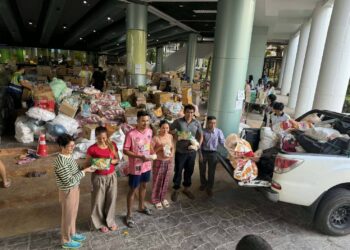 ขบวนเสบียงทะลวงวิกฤต! สงขลายิ้มทั้งจังหวัด น้ำใจจากสมุทรสาครหลั่งไหลช่วยผู้ประสบภัย