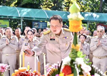 “ดร.รวีวรรณ” เข้ารับตำแหน่ง ปลัด ทส. วันแรก สักการะสิ่งศักดิ์สิทธิ์ ผู้บริหาร – เจ้าหน้าที่ต้อนรับอบอุ่น ย้ำหลักการทำงาน “โปร่งใส เป็นธรรม ใช้ข้อมูลเชิงประจักษ์ คำนึงถึงประชาชนเป็นสำคัญ”