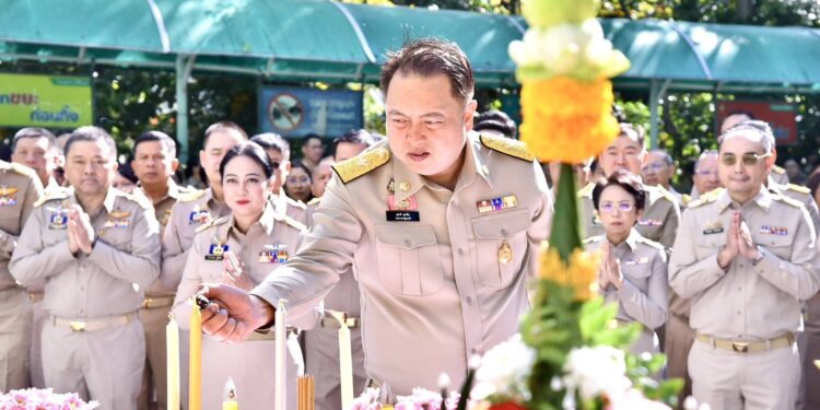 “ดร.รวีวรรณ” เข้ารับตำแหน่ง ปลัด ทส. วันแรก สักการะสิ่งศักดิ์สิทธิ์ ผู้บริหาร – เจ้าหน้าที่ต้อนรับอบอุ่น ย้ำหลักการทำงาน “โปร่งใส เป็นธรรม ใช้ข้อมูลเชิงประจักษ์ คำนึงถึงประชาชนเป็นสำคัญ”