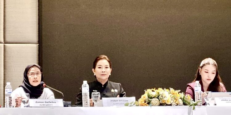 เวทีสตรีลุกฮือ! จี้รัฐ–พรรคการเมือง ปลดล็อกสวัสดิการ “ผู้หญิงต้องปลอดภัย–ไม่แบก–ไม่จม”