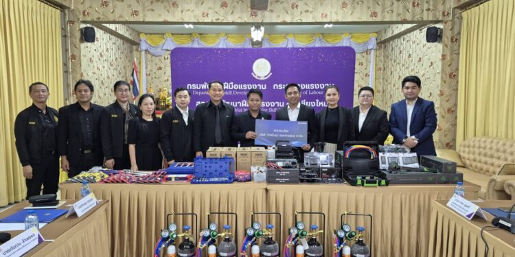 รองอธิบดี กพร. ลงพื้นที่เชียงใหม่ ติดตามผล MOU พัฒนาช่างและบริการ พร้อมรับมอบอุปกรณ์ช่างสนับสนุนการฝึกอบรม