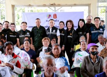 หาดใหญ่ได้หายใจ! กอ.รมน.จับมือเครือข่ายใหญ่ ขนสิ่ของ 1,100 ชุด ลงใต้เยียวยาช่วยเหลือ ช่วยผู้ประสบอุทกภัยครั้งใหญ่ ไม่ปล่อยให้ประชาชนสู้ลำพังแม้เพียงวันเดียว