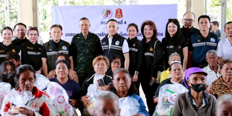 หาดใหญ่ได้หายใจ! กอ.รมน.จับมือเครือข่ายใหญ่ ขนสิ่ของ 1,100 ชุด ลงใต้เยียวยาช่วยเหลือ ช่วยผู้ประสบอุทกภัยครั้งใหญ่ ไม่ปล่อยให้ประชาชนสู้ลำพังแม้เพียงวันเดียว