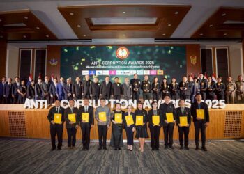 “สื่อต้านคอร์รัปชั่นฯ” ชู “บิ๊กเต่า-ผู้กองธร-ก้อย” มือปราบทุจริต ยกย่อง“มิสเตอร์จิโร่-บิ๊กกุ้ง-บิ๊กปตท.-ออมสิน-ซีพีออลล์” ผู้นำธรรมาภิบาล ขณะที่“ศูนย์สอบมธ.-สื่อน้ำดี”ซิวโล่ห์เกียรติยศ งานมอบรางวัล“ANTI-CORRUPTION AWARDS 2025”