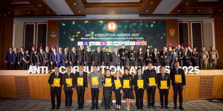 “สื่อต้านคอร์รัปชั่นฯ” ชู “บิ๊กเต่า-ผู้กองธร-ก้อย” มือปราบทุจริต ยกย่อง“มิสเตอร์จิโร่-บิ๊กกุ้ง-บิ๊กปตท.-ออมสิน-ซีพีออลล์” ผู้นำธรรมาภิบาล ขณะที่“ศูนย์สอบมธ.-สื่อน้ำดี”ซิวโล่ห์เกียรติยศ งานมอบรางวัล“ANTI-CORRUPTION AWARDS 2025”