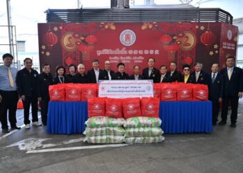 ผนึกกำลัง! สมาคมแต้จิ๋วแห่งประเทศไทย ร่วมกับ มูลนิธิป่อเต็กตึ๊ง ปล่อยคาราวานยกทัพเครื่องอุปโภคบริโภคสำหรับจัดถุงยังชีพ รวมมูลค่า 1.7 ล้านบาท พร้อมกำลังเจ้าหน้าที่ป่อเต็กตึ๊ง ล่องใต้นำแจกจ่ายให้แก่ผู้ประสบภัยน้ำท่วมภาคใต้