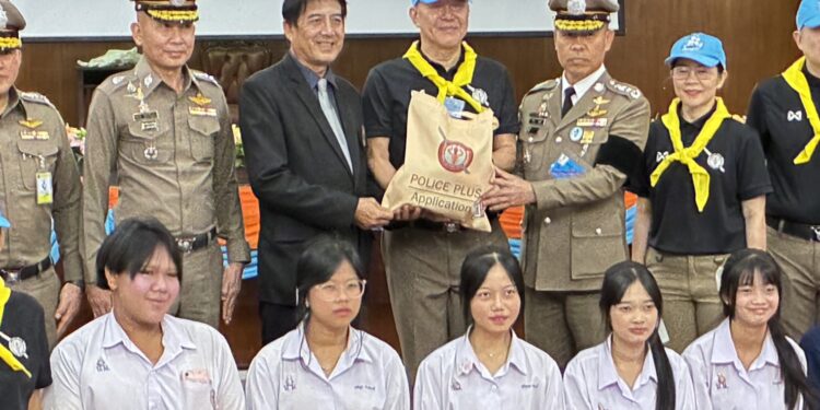 ”หมอไพบูลย์ “รรท.พตร.จัดหน่วยแพทย์เคลื่อนที่ตรวจสุขภาพเชิงรุก ดูแลครู–นักเรียน รร.วัดบวรมงคล ตลอดจนตำรวจและชาวชุมชนบางพลัด มอบของขวัญปีใหม่เพื่อประชาชน