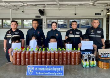 ตม.จ.ปทุมธานี ขานรับนโยบาย ตร. เปิดปฏิบัติการปิดล้อมตรวจค้นที่พักอาศัยสุ่มเสี่ยง จับกุมคนต่างด้าวผิดกฎหมาย กว่า 10 ราย