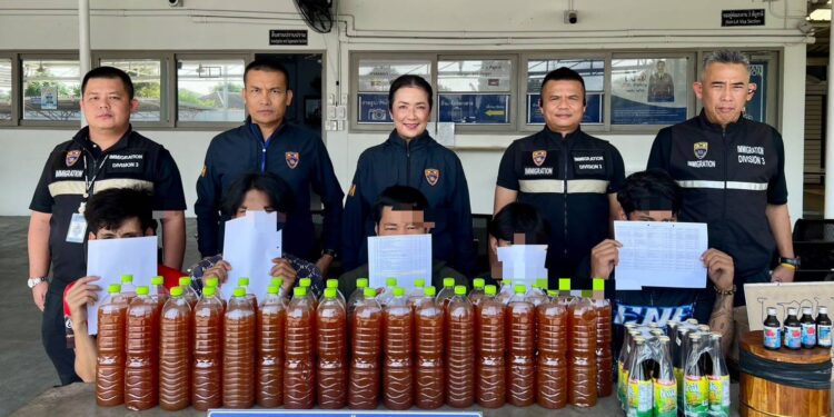 ตม.จ.ปทุมธานี ขานรับนโยบาย ตร. เปิดปฏิบัติการปิดล้อมตรวจค้นที่พักอาศัยสุ่มเสี่ยง จับกุมคนต่างด้าวผิดกฎหมาย กว่า 10 ราย