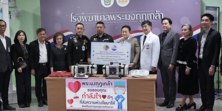 กอ.รมน. ผนึกกำลังภาคีเครือข่ายประชาชน หนุนการแพทย์ทหาร มอบเครื่องช่วยหายใจให้ทหารตามแนวหน้าชายแดนไทย–กัมพูชา