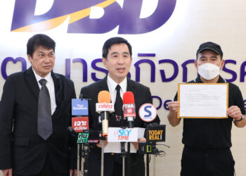 “เสี่ยโก้” นายก่อเกียรติ พาณิชยารมณ์ โปรโมเตอร์รางวัลยอดเยี่ยมเอเชีย 3 สถาบันบุกกระทรวงพาณิชย์ ร้องขอถอดถอนและยกเลิกทะเบียนพาณิชย์ “บ.แพลนบี” เพราะใช้เอกสารการยื่นจดทะเบียนเป็นเอกสารเท็จเกือบทั้งหมด