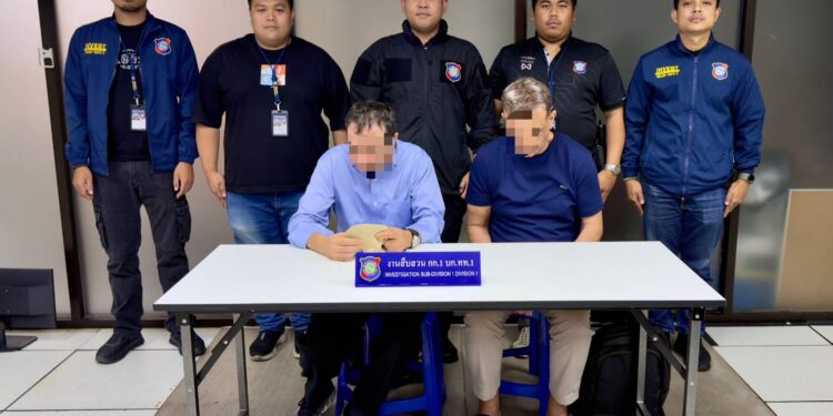 ตำรวจ บก.ทท.1 จับกุมกลุ่มชาวต่างชาติลักทรัพย์นักท่องเที่ยว บนรถไฟฟ้า BTS