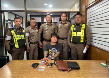 จราจรวิภา จับหนุ่มพกมีด ปืน คารถอ้างมีไว้ป้องกันตัว