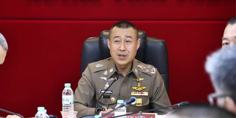 รอง ผบ.ตร. ชื่นชมจราจรพหลโยธิน ฮีโร่กลางรัชดาฯ ลุยช่วยผู้บาดเจ็บสาหัส ปฐมพยาบาล-โบกรถ กันเหตุซ้ำซ้อน