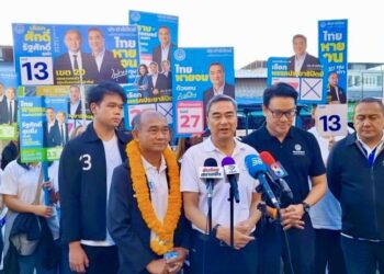 เลือกตั้งเดือดเขตลาดกระบัง ‘อภิสิทธิ์’ ปลุกเกมเศรษฐกิจยั่งยืน ต้านซื้อเสียง หนุน ‘รัฐศักดิ์ สุขยิ่ง‘ สู้ศึกเขต 20