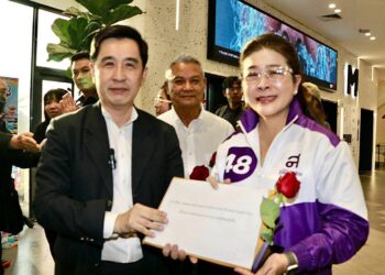 “เสี่ยโก้” นายก่อเกียรติ พาณิชยารมณ์ โปรโมเตอร์มวยโลกเจ้าของรางวัลยอดเยี่ยม 3 สถาบัน เยี่ยมเวทีดีเบต “ศึกเปลี่ยนประเทศ” พบแคนดิเดตนายกฯ พร้อมฝากแก้ปัญหาคอร์รัปชั่นไทยที่ติดอันดับ 107 จาก 180 ประเทศทั่วโลก