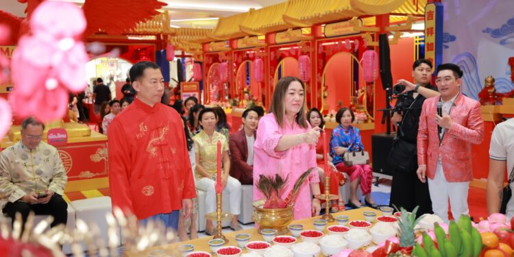 เบิกฤกษ์ตรุษจีนปีม้าไฟสุดยิ่งใหญ่เดอะมอลล์ไลฟ์สโตร์ อัญเชิญ “เทพเจ้ากวนอู” – กายกรรมอิมพอร์ตระดับโลก เปิดมหกรรม JOY LUCK LOVE CHINESE NEW YEAR 2026