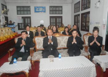 นายสมศักดิ์ เทพสุทิน ประธานพีธี สวดพระอภิธรรม คุณแม่ผ่องพรรณ คงพูนเพิ่ม ที่ปรึกษาสมาคมผู้สื่อข่าวต้านคอร์รัปชั่น (ประเทศไทย)