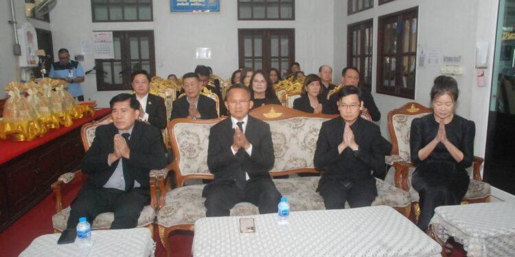 นายสมศักดิ์ เทพสุทิน ประธานพีธี สวดพระอภิธรรม คุณแม่ผ่องพรรณ คงพูนเพิ่ม ที่ปรึกษาสมาคมผู้สื่อข่าวต้านคอร์รัปชั่น (ประเทศไทย)