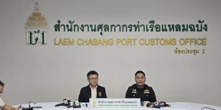 กรมศุลกากร–กรมปศุสัตว์ ผนึกกำลังอายัดตู้ต้องสงสัยเป็น “ขาไก่แช่แข็ง”ลักลอบนำเข้า 32 ตู้ ตั้งแต่ ปลายเดือนมกราคม 69