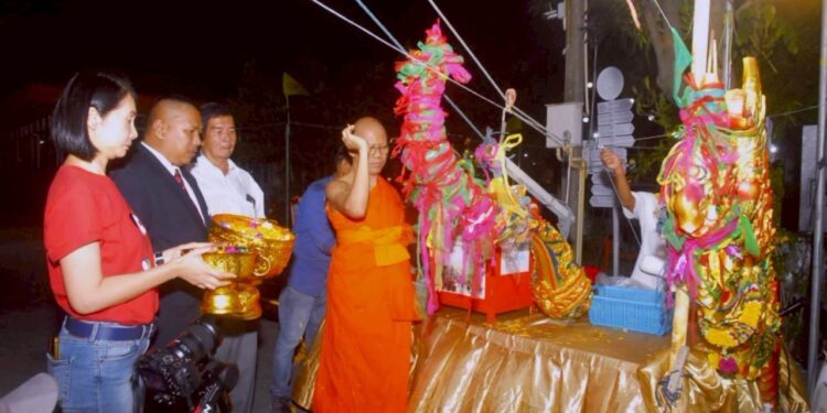 ยกช่อฟ้าวัดสามัคคีธรรม(หลวงปู่หล่ำ)