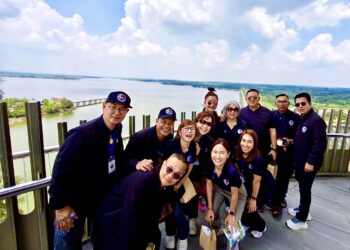 พคบ.17 ตามรอยพ่อหลวง ร.9 ที่ระยอง เปิดบทเรียน “ศาสตร์พระราชา–คุณธรรมผู้นำ” บนหอพระมหาชนก 70 เมตร สร้างเครือข่ายความมั่นคงของแผ่นดิน