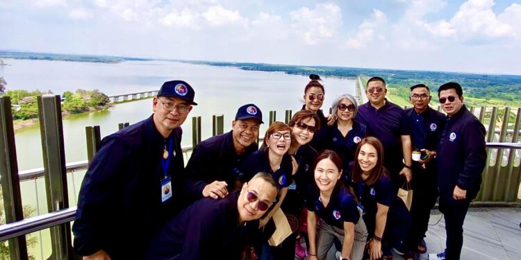 พคบ.17 ตามรอยพ่อหลวง ร.9 ที่ระยอง เปิดบทเรียน “ศาสตร์พระราชา–คุณธรรมผู้นำ” บนหอพระมหาชนก 70 เมตร สร้างเครือข่ายความมั่นคงของแผ่นดิน