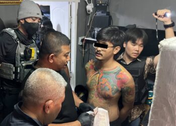 ทลายซุ้มหัวจ่ายยาเสพติดหลังวัดรวก โชว์อาวุธปืน-ธนบัตรไทยปลอมกลางเขาวงกตฝั่งธน