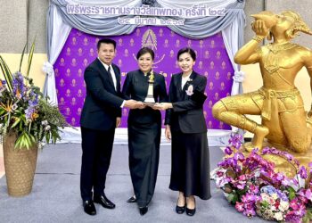 “เทพทอง 24” ประกาศศักดิ์ศรีคนสื่อ! องคมนตรีผู้แทนพระองค์มอบรางวัลเกียรติยศ 56 องค์กร-บุคคลน้ำดี