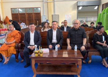 พล.ต.อ.อัคราเดช พิมลศรี ที่ปรึกษา ตร. และ กลุ่ม ตท.25 ร่วมพิธีรดน้ำศพ นายเดชาธร รุ่งเรือง (ตูน) ผู้สื่อข่าวอาวุโส ณ วัดสะพานสูง