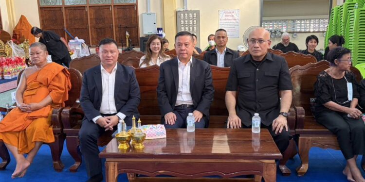 พล.ต.อ.อัคราเดช พิมลศรี ที่ปรึกษา ตร. และ กลุ่ม ตท.25 ร่วมพิธีรดน้ำศพ นายเดชาธร รุ่งเรือง (ตูน) ผู้สื่อข่าวอาวุโส ณ วัดสะพานสูง