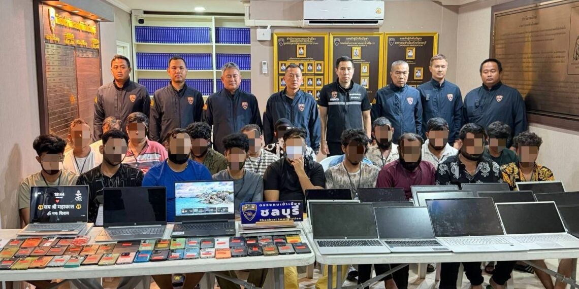 ตม.ชลบุรี ปลอมตัวเป็นช่างไฟ บุกทลายแก๊งอินเดียลักลอบตั้งออฟฟิศเทรดหุ้น-คริปโทเคอร์เรนซีเงินหมุนเวียนเดือนละ 30 ล้าน