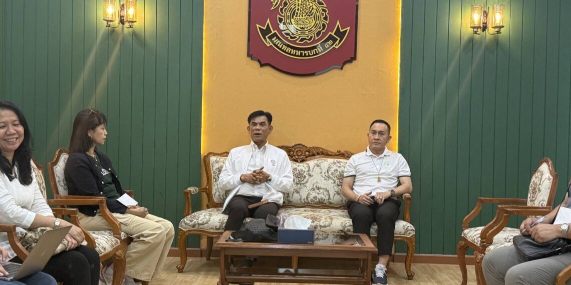 “เพชรในตม รุ่น 41” เดินหน้าสอบสัมภาษณ์ กอ.รมน. – มศว. ลงพื้นที่หาดใหญ่ เตรียมความพร้อมครบทุกด้าน ใส่ใจทุกขั้นตอน