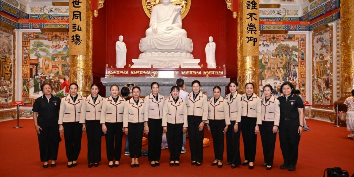 ประธานชมรมแม่บ้านตำรวจนครบาล พร้อมคณะฯ เข้าสักการะหลวงปู่ไต้ฮงกงและสิ่งศักดิ์สิทธิ์ เพื่อความเป็นสิริมงคลภายในอาคารศาลเจ้าไต้ฮงกงหยกขาว ยานนาวา มูลนิธิป่อเต็กตึ๊ง