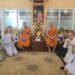 โปรดเกล้าฯ ให้องคมนตรี เป็นผู้แทนพระองค์ เชิญสัญญาบัตร พัดยศ และผ้าไตร ถวายแด่ “พระราชวัชราทร” ณ วัดไก่เตี้ย ตลิ่งชัน
