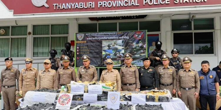 สภ.ธัญบุรี จ.ปทุมธานี จับกุมคดียาเสพติดรายสำคัญเครือข่าย “หนุ่มโน้ต ป.หางยาว ปทุมธานี”