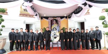2 สมาคมหนังสือพิมพ์ฯ นำคณะกรรมการ–ที่ปรึกษา เข้าถวายความอาลัย ณ พระบรมมหาราชวัง