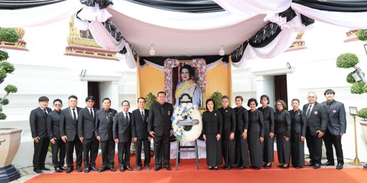 2 สมาคม​หนังสือพิมพ์ฯ​ นำคณะกรรมการ–ที่ปรึกษา เข้าถวายความอาลัย ณ พระบรมมหาราชวัง