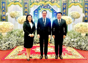 ‘เอกนิติ’ ร่วมอาลัยมารดาบิ๊กบอส FTIผู้นำรัฐ–ธุรกิจแน่นวัดพระศรีฯ ส่งกำลังใจครอบครัว ‘ภูวพัชร์’