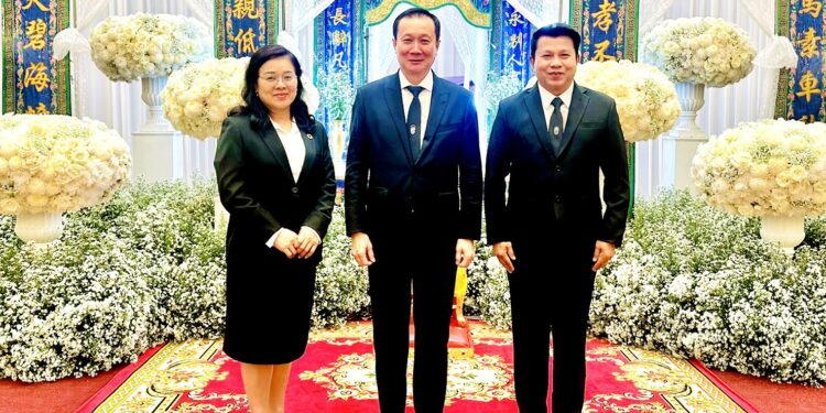 ‘เอกนิติ’ ร่วมอาลัยมารดาบิ๊กบอส FTIผู้นำรัฐ–ธุรกิจแน่นวัดพระศรีฯ ส่งกำลังใจครอบครัว ‘ภูวพัชร์’
